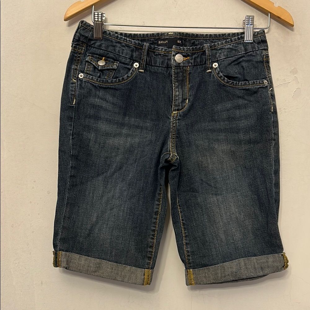 Banana Republic cuffed denim jean shorts
Size 4 EUC